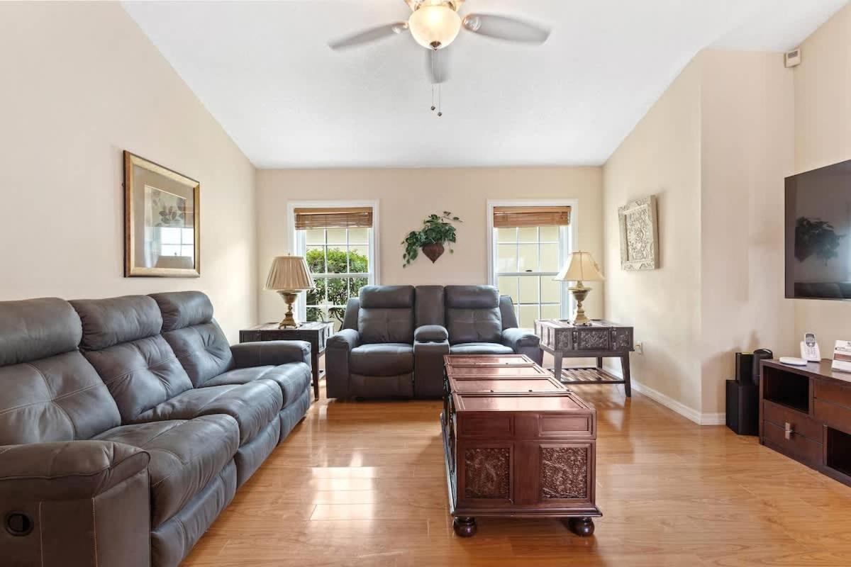 Dedicated Work Space And Game 4br Oi2800